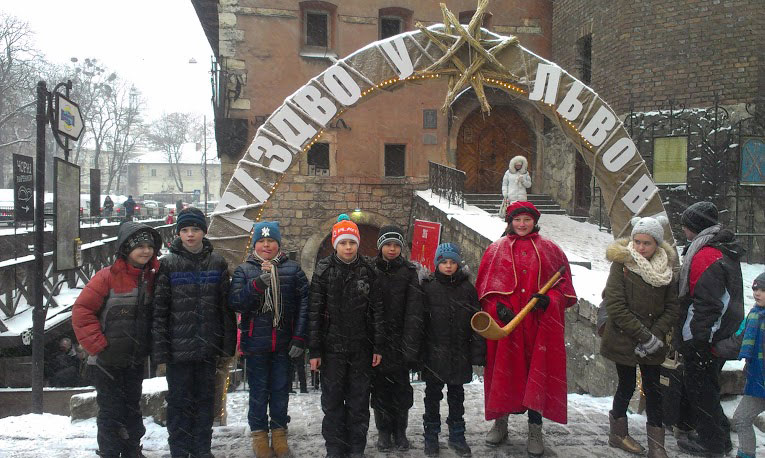 Діти з прифронтової зони на Різдвяних святах у Львові. (Фото: Сергій Кропанцев)