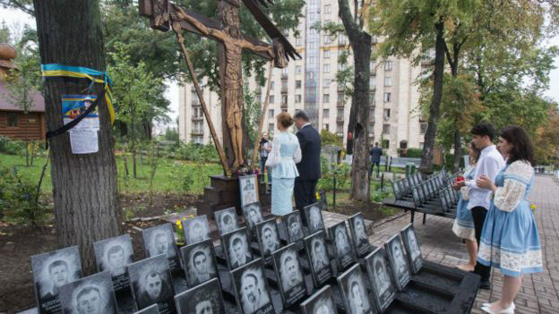 Президент з дружиною Мариною Порошенко вшанували пам’ять „Небесної сотні“.