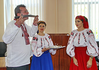 Посвята гостей з Німеччини у почесні українці.