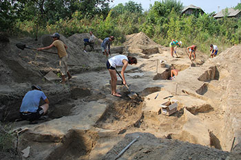 Розкопки поховань XVII-XVIII ст. у колишній батуринській фортеці. (Фото: Марія Кузьмин)