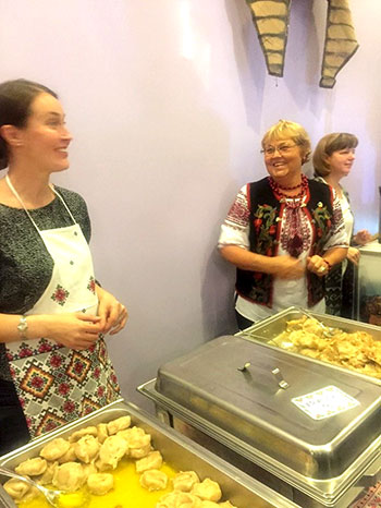 Товариство українців у Фінляндії приготувало страви української кухні.