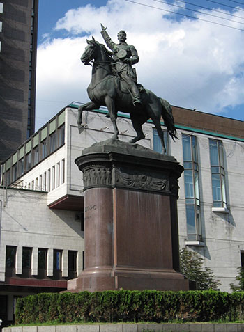 Пам’ятник Миколі Щорсу в Києві.