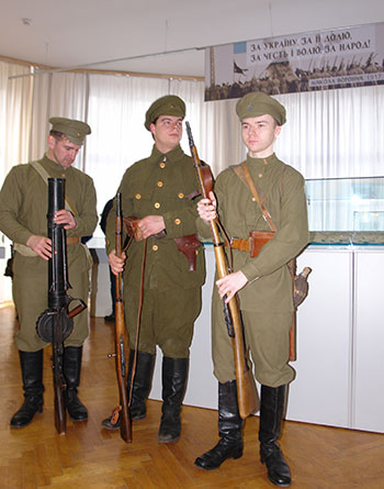 Учасники військової реконструкції.