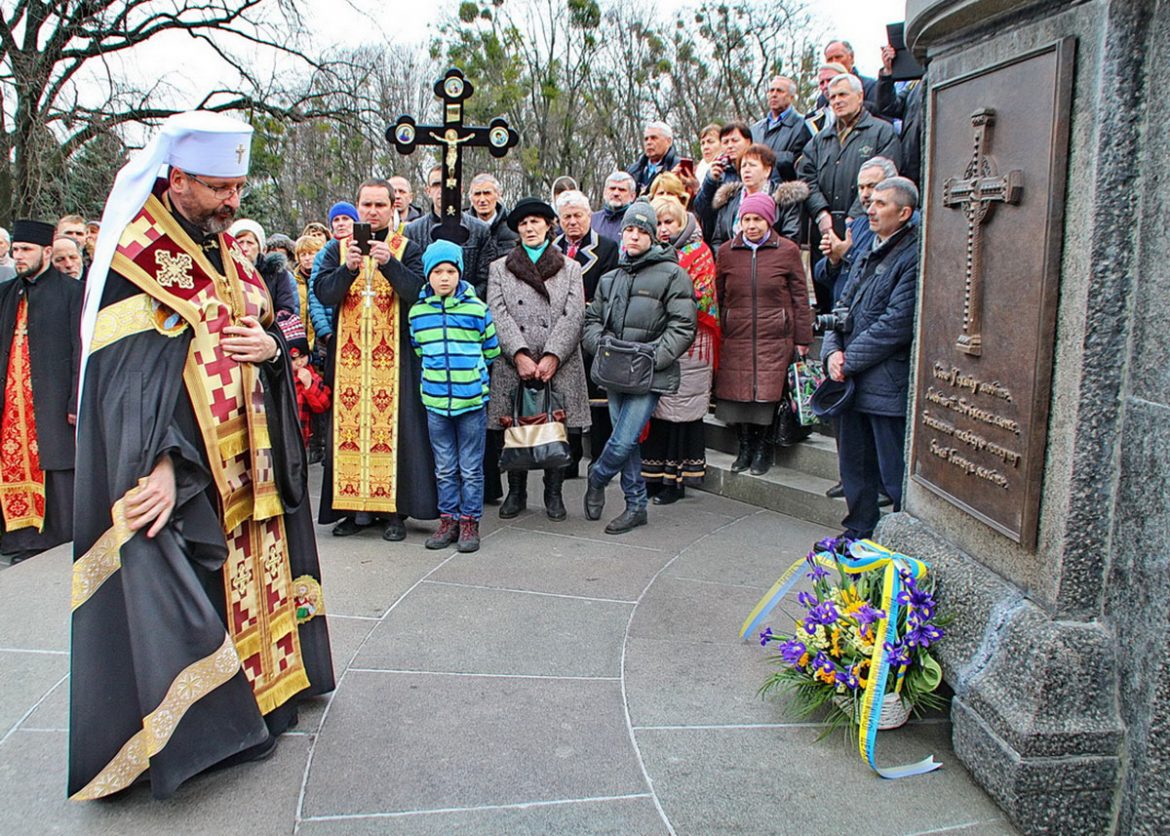 Патріярх УГКЦ Святослав поклав квіти на могилу Тараса Шевченка. (Фото: Олександер Костирко)